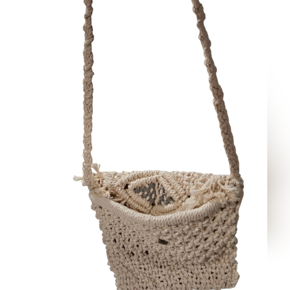 Woven macrame Ivory flap front crossbody boho chic purse. - Picture 1 of 9